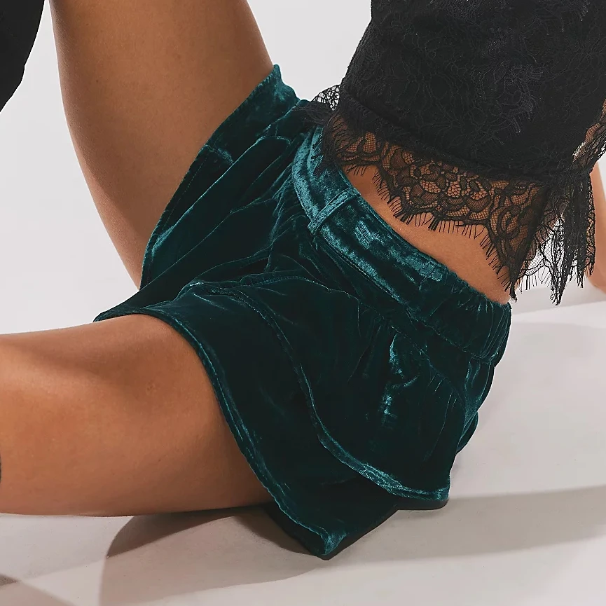 Damen-Minirock aus Samt mit gestuften Rüschen, niedriger Bund, eleganter, einfarbiger Luxusrock für Party, Arbeit, Alltag