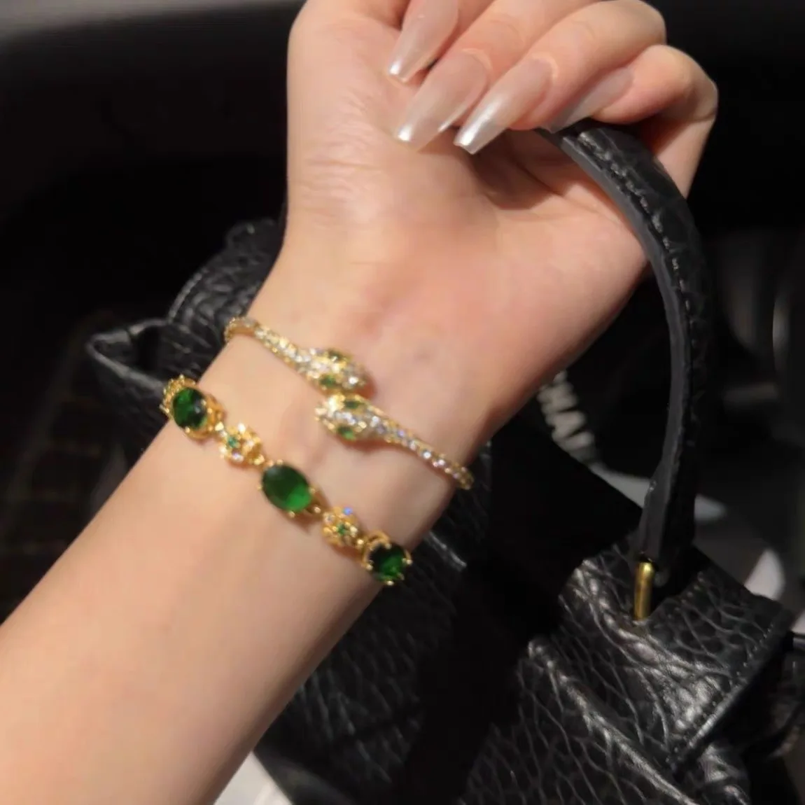 2025 new spirit snake flash diamond bracelet design sense niche temperament simple white high value versatile retro bracelet