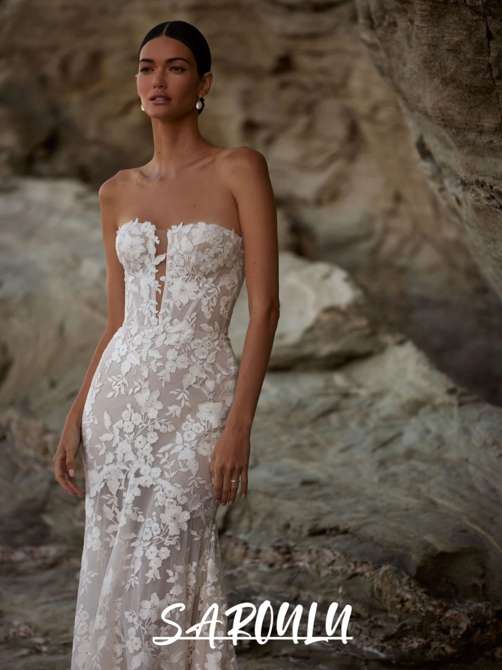 Suknia ślubna syrena na zewnątrz, delikatne aplikacje, szyta na miarę, pełna wdzięku, długi tren, sukienka dla panny młodej, olśniewająca suknia ślubna bez ramiączek.