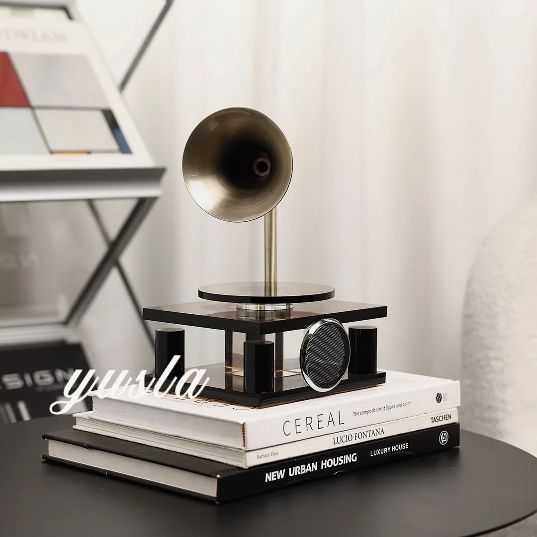Retro Italian record player, desktop ornaments, model room, light luxury living room, TV cabinet, gramophone, soft decorations