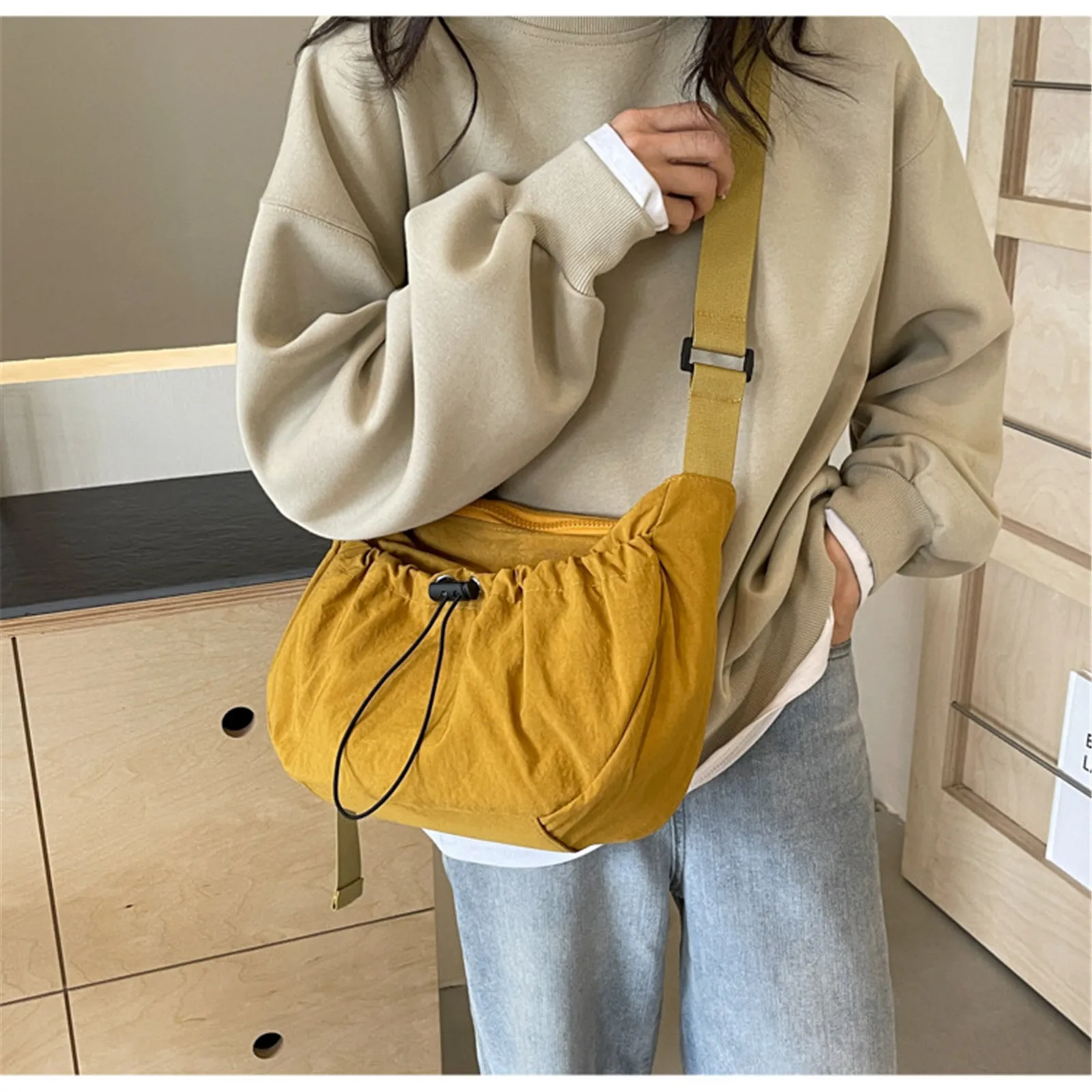 New Niche Design Shoulder Bag Fashion Nylon Waterproof Drawstring Pleated Crossbody Bag Casual Versatile Commuter Bag Saddle Bag