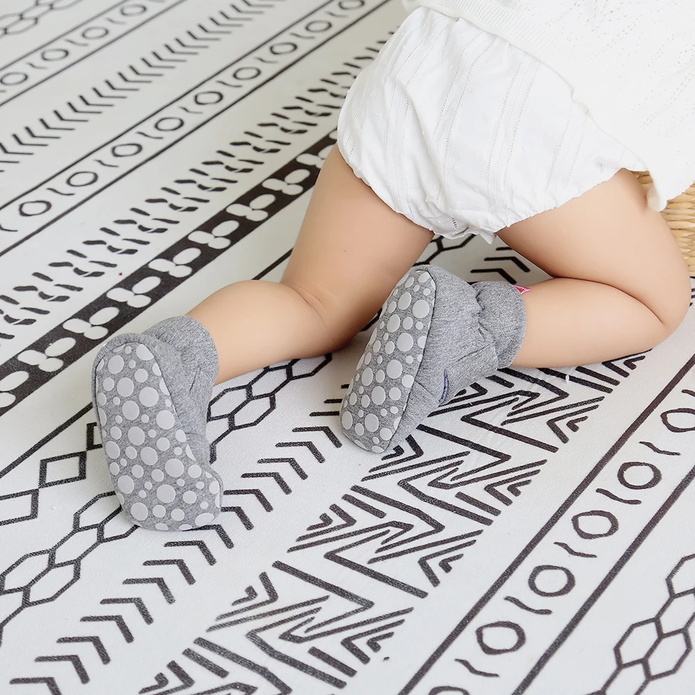 الوليد الرضع طفلة الصبي الجوارب القطنية البقاء على جورب النعال لينة غرفة نوم أحذية عدم الانزلاق حذاء من الجلد مع القابضون طفل صغير #2