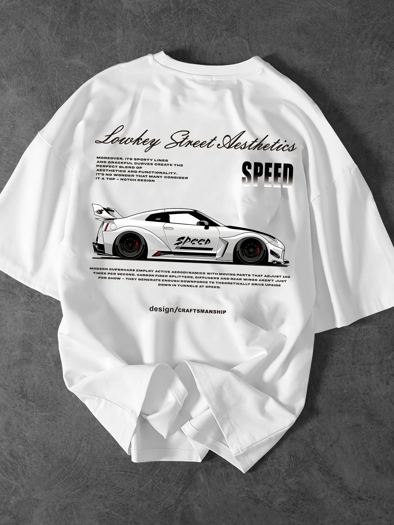 �Speed“ Lowrider-Sportwagen-Print auf hochwertigem, weichem Herren-T-Shirt aus 100 % Baumwolle, perfekt für Sommer-Events der Autokultur – Detail 2