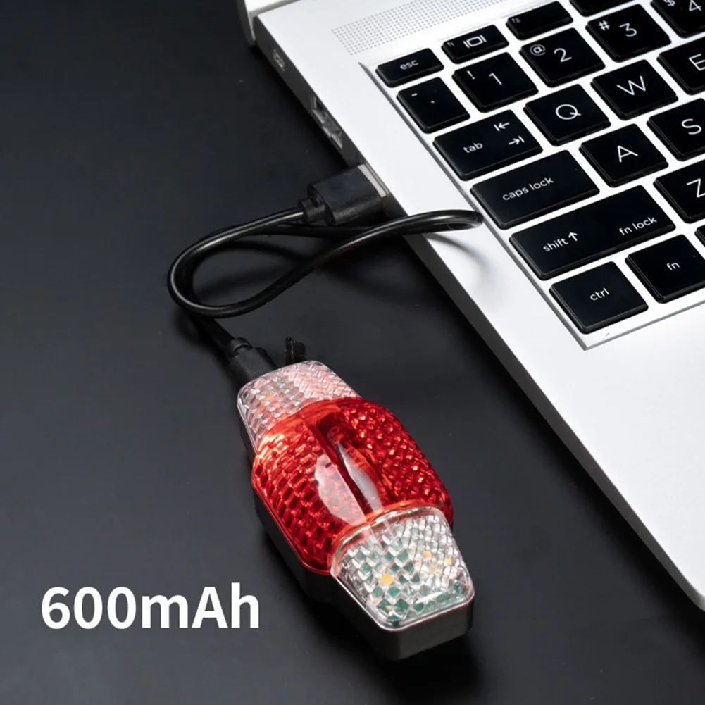 IPX6 ضوء مقاوم للماء للدراجة اللاسلكية الضوء الخلفي خيارات وضع الفلاش ضوء إشارة التوجيه مناسبة لركوب الدراجات الليلية أسود أحمر