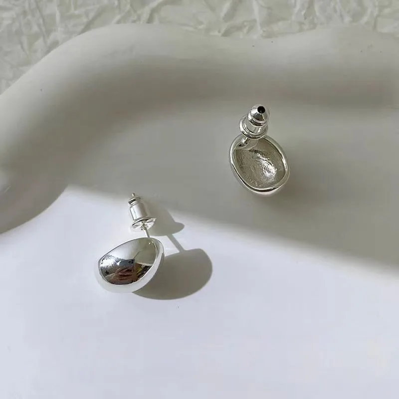 

New Geometric Smooth Oval Stud Earrings for Women's Winter High-end Sense, Simple and Versatile Personality, Niche Temperament F
