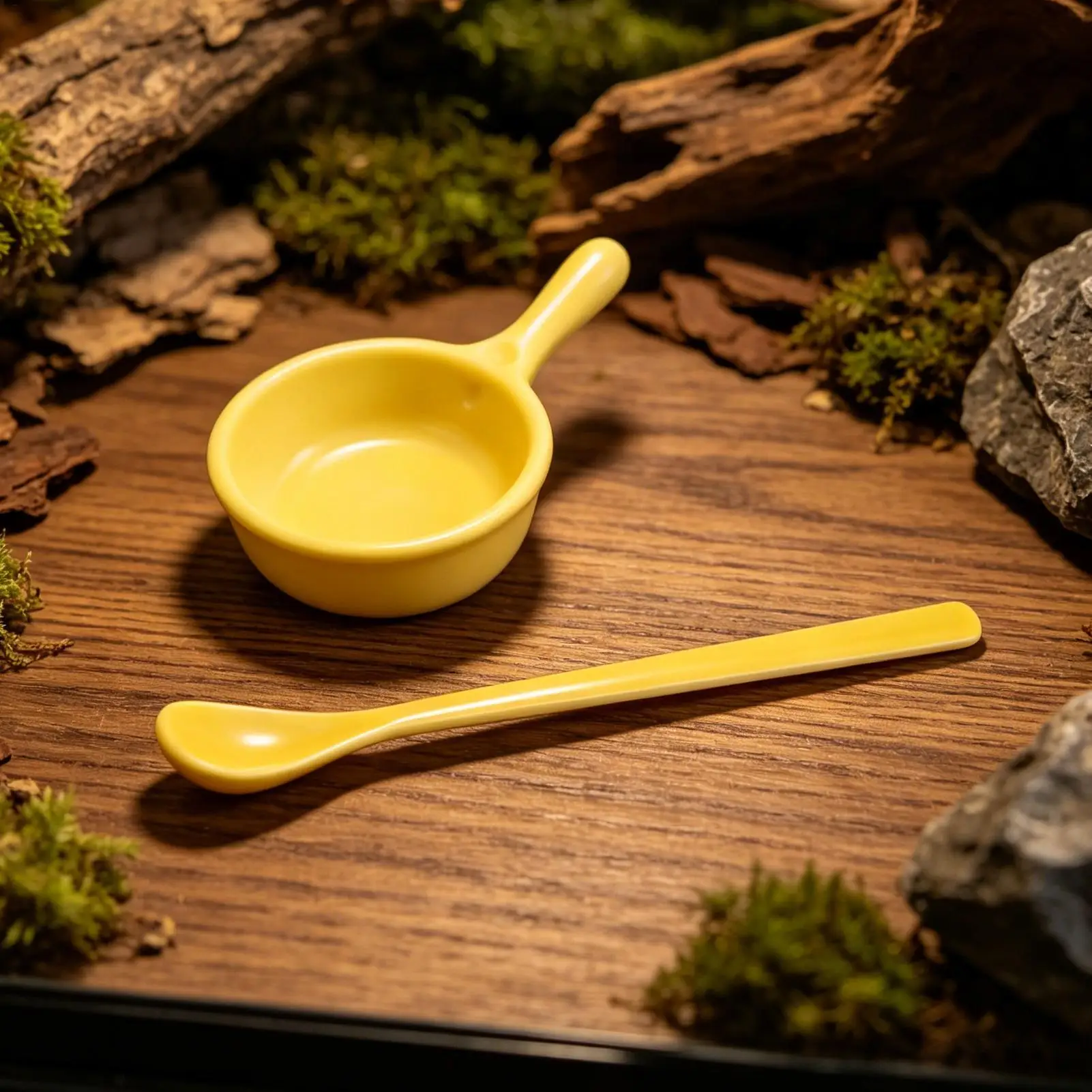 Safe Material Matched Crested Gecko Food Dish Smooth With Feeding Spoon Easy Feeding For Bearded Dragon Breeders Pet Keepers view 5