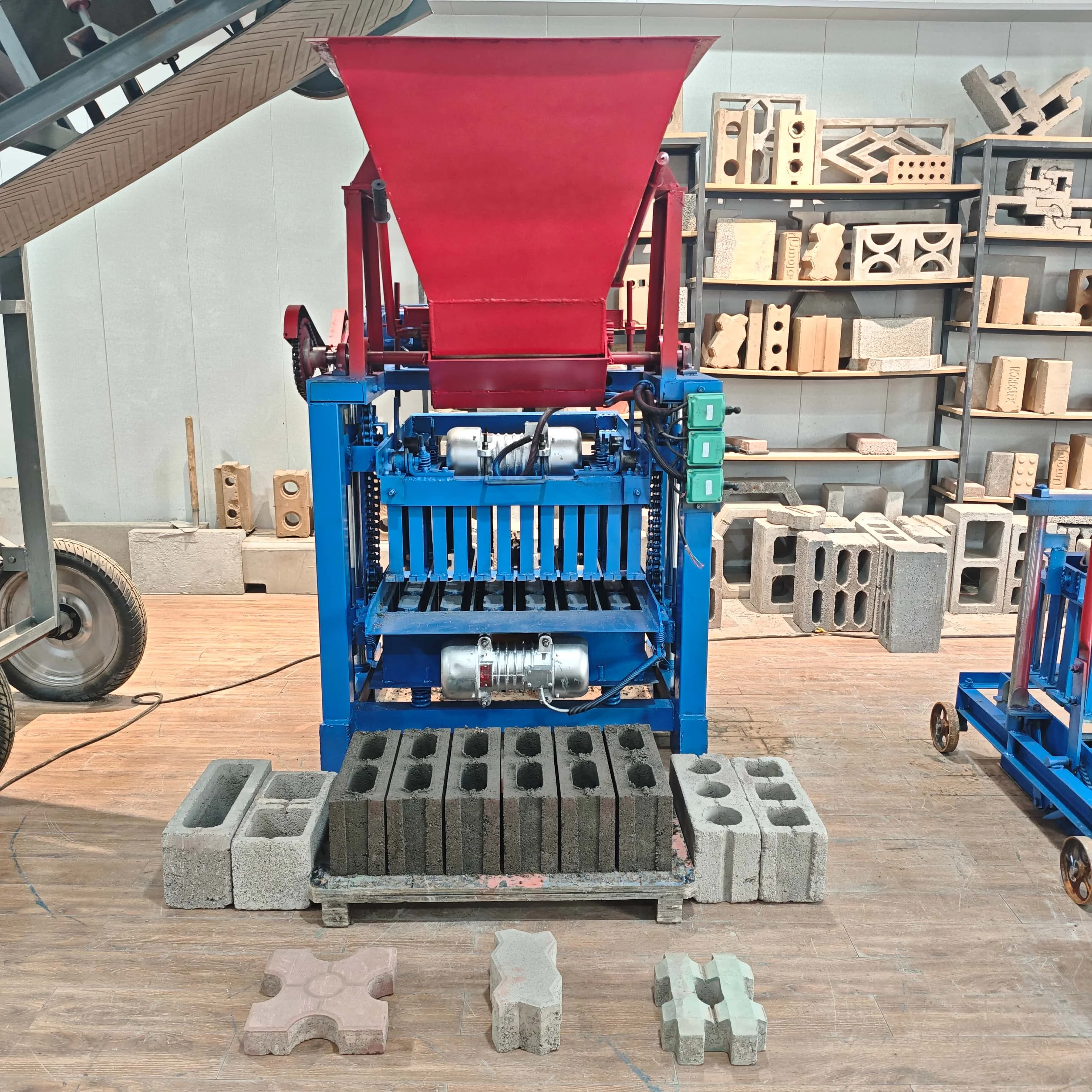 Diesel Engine Fully Automatic Brick Press Plant With Auto Lubrication For Long Term Reliable Large Volume Block Production