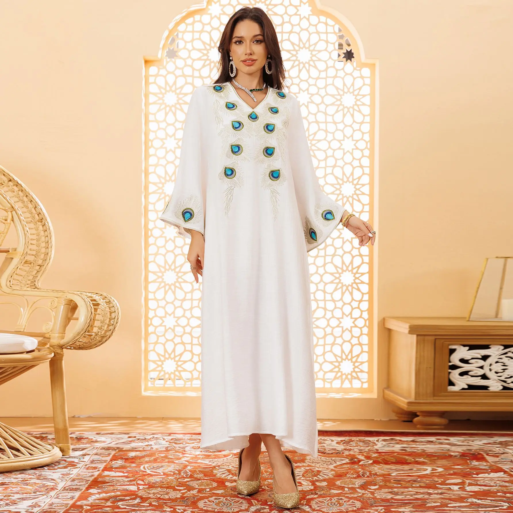 Cross border Middle Eastern Muslim women's clothing elegant pullover embroidered dress long robe new style