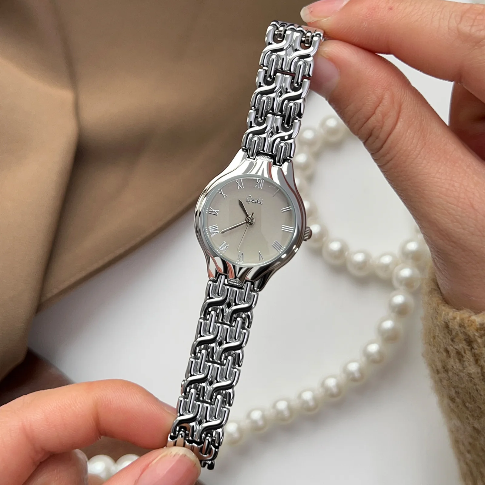 New Women's Watches Light Luxury Gold and Silver Bracelet Roman Digital Quartz Watch Simple Advanced Wristwatch