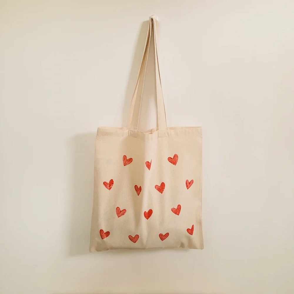 Bolsa de regalos de mano personalizada para dama de honor, bolso de mano personalizado con corazones rojos, regalo estético para amantes, bolso de lona hecho a mano