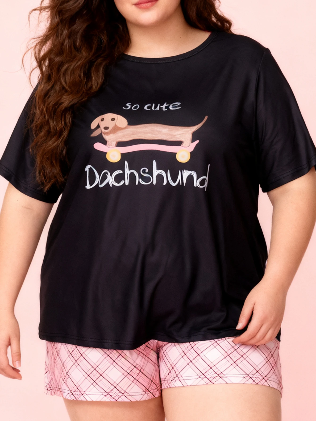 

Женский комплект для дома и отдыха больших размеров: футболка с коротким рукавом и шорты с милым мультяшным принтом таксы, весна-лето