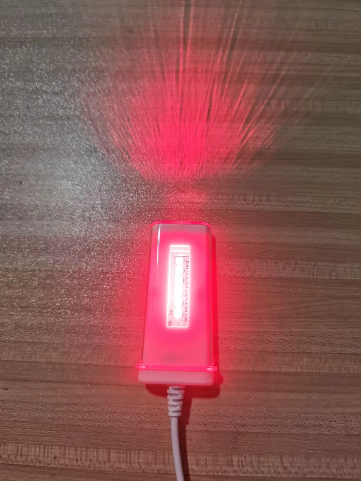 

Портативное устройство для терапии красным и инфракрасным светом — способствует облегчения ротовых отходов и исцеления кожи.