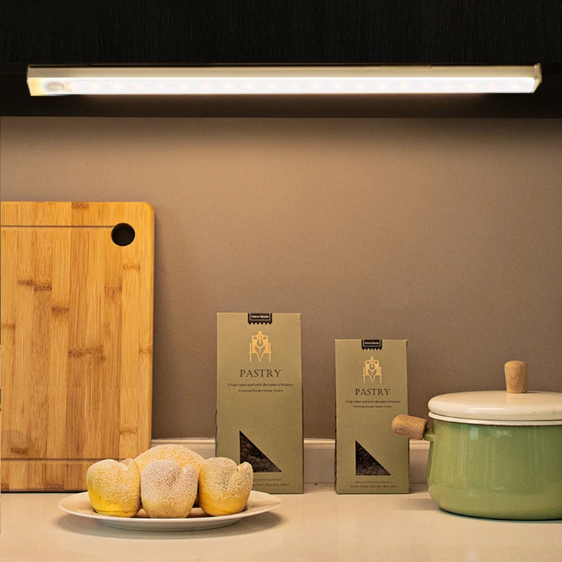 ضوء تحت الكابين عكس الضوء LED محس حركة ضوء الليل USB شحن مصباح التعريفي المغناطيسي لدرج خزانة السرير