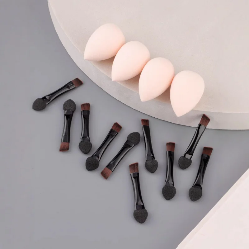 Dual-use Makeup Brush Concealer Short Sponge Eyeshadow Stick+4Mini Beauty