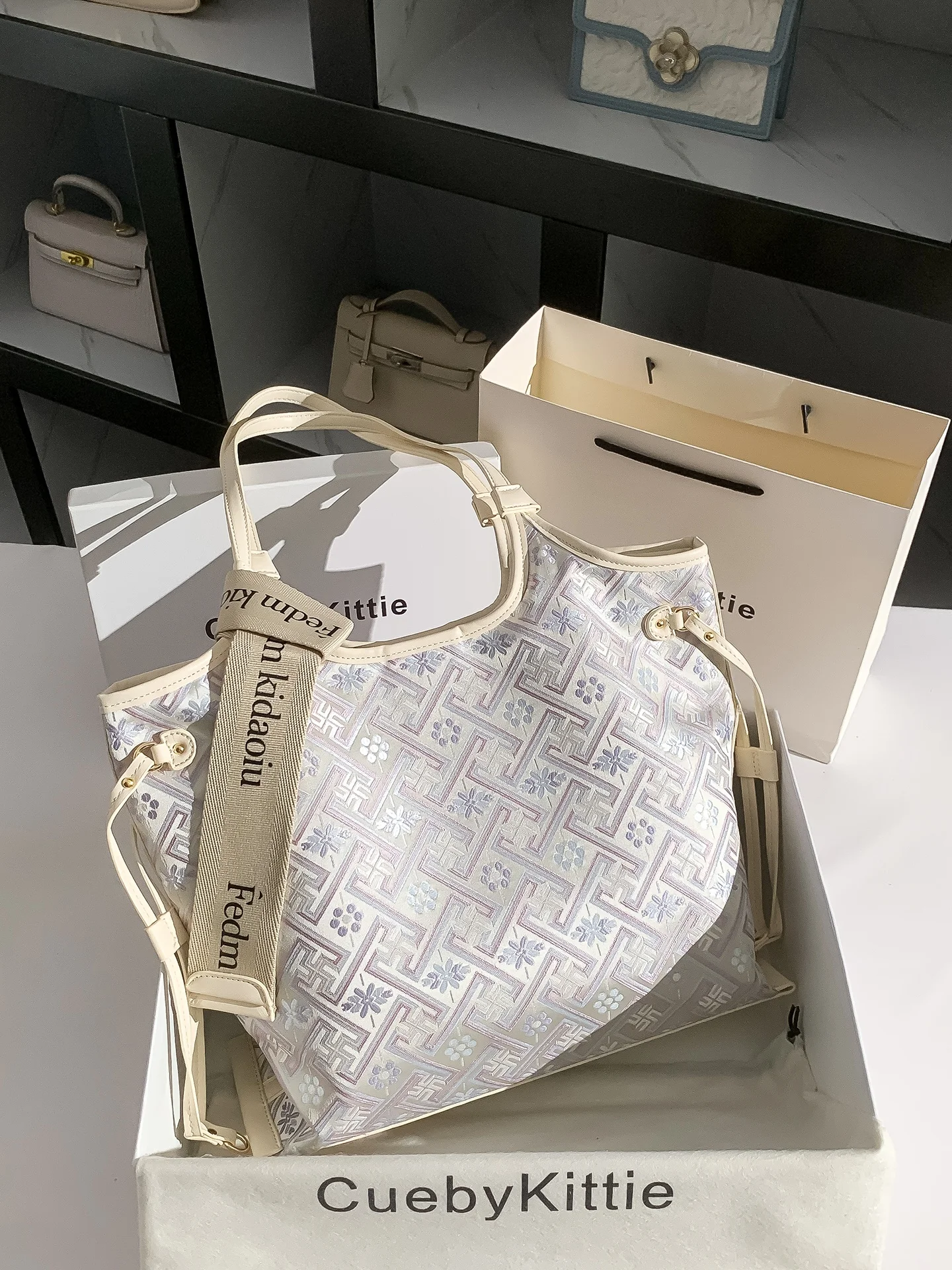 bolso-tote-song-jin-para-mujer-de-cueby-kittie-nuevo-modelo-2026-ligero-de-un-solo-hombro-estilo-chino-de-cuero-suave