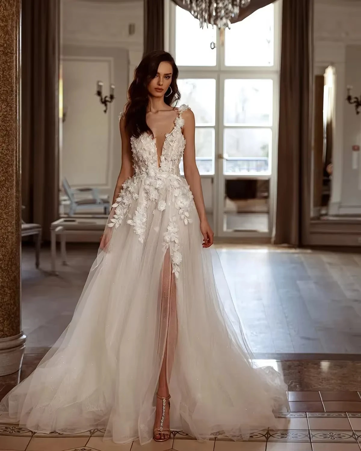 Customized Elegant And Minimalist A-Line Sheer 3D Floral Women's White Wedding Dress With V-Neck Slit Backless Sexy Bridal Gown