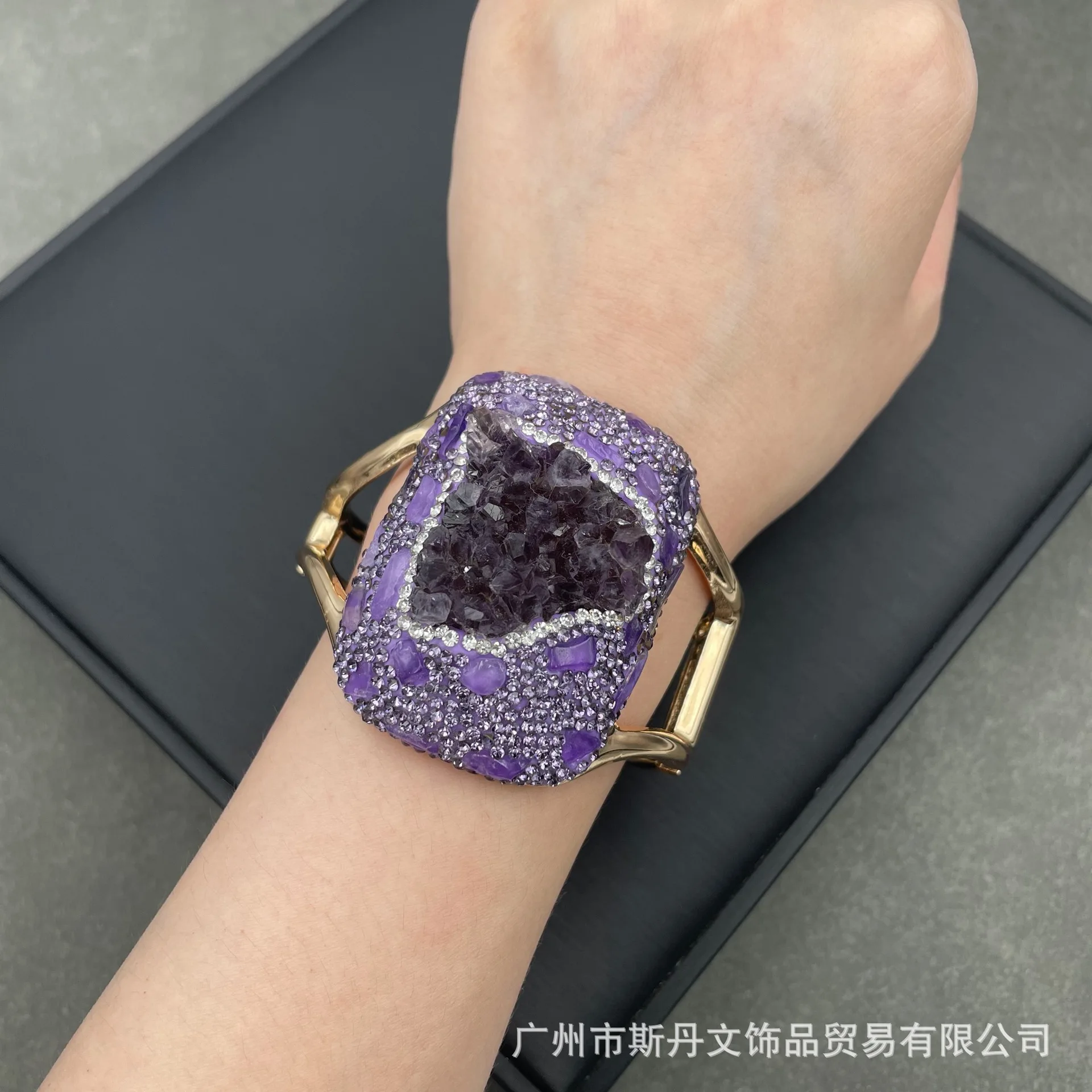 

New natural raw ore amethyst inlaid bracelet European personalized fashion rough stone color retention bracelet manufacturer