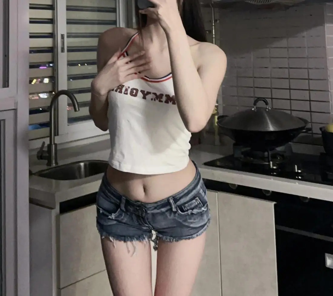 Retro Wash Blue Millennial Hot Girl with Navel and Low Waist Ultra Short Denim Hot Pants Triangle Burr Shorts