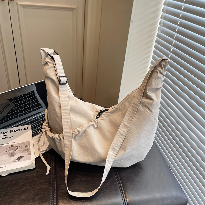 

Модные однотонные нейлоновые сумки через плечо для женщин 2026: высококачественные, легкие, стильные, молодежный дизайн