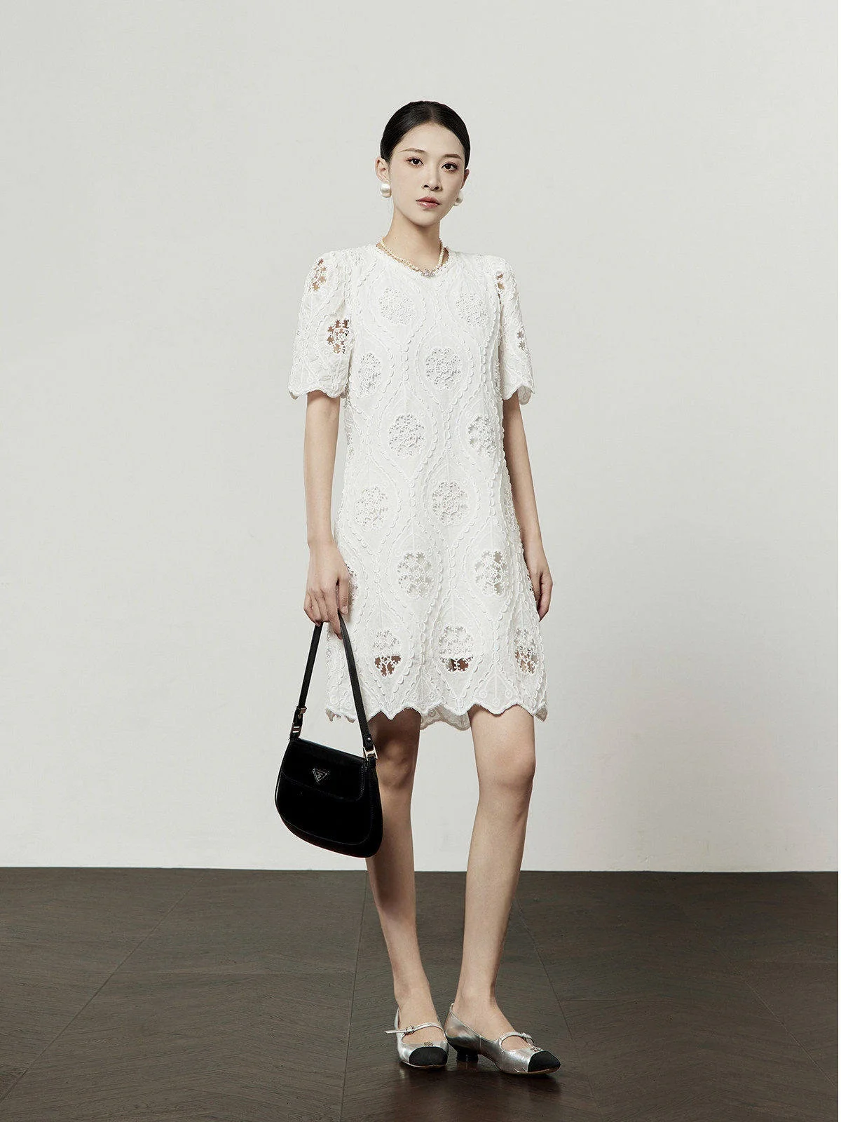 

White Embroidered round Ne Dr Women's Commuter Sle Mid-Length Skirt Hollow out Fabric H Version ort Sve Dr