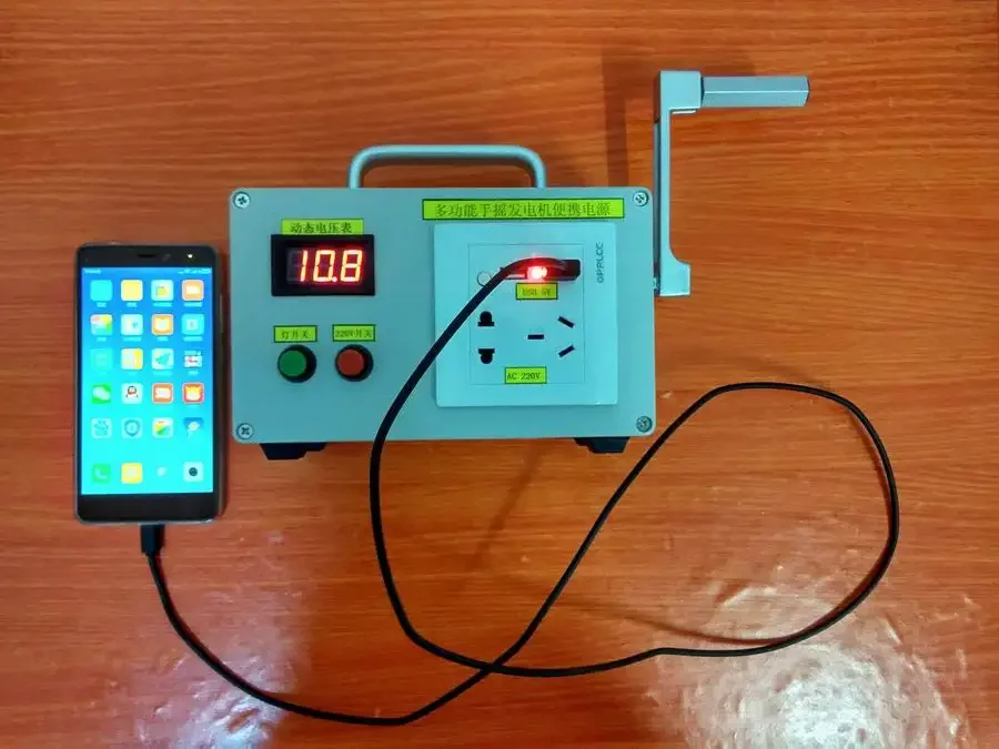 Hand-cranked generator emergency power supply 220V high-power mobile phone charging 12V output.