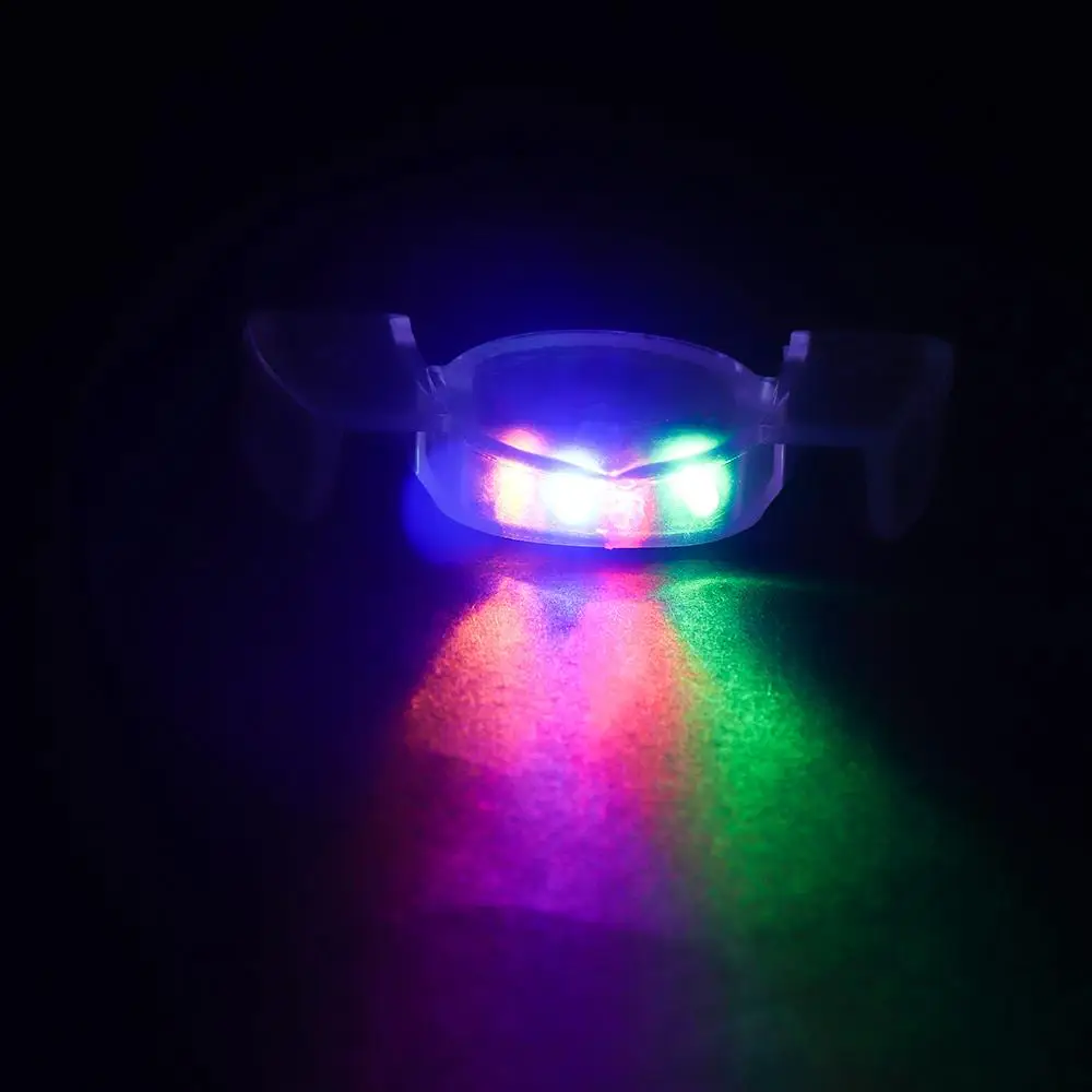 Regalo creativo lampeggiante LED festa per bambini flash bocca illuminata giocattoli bretelle dente luminoso