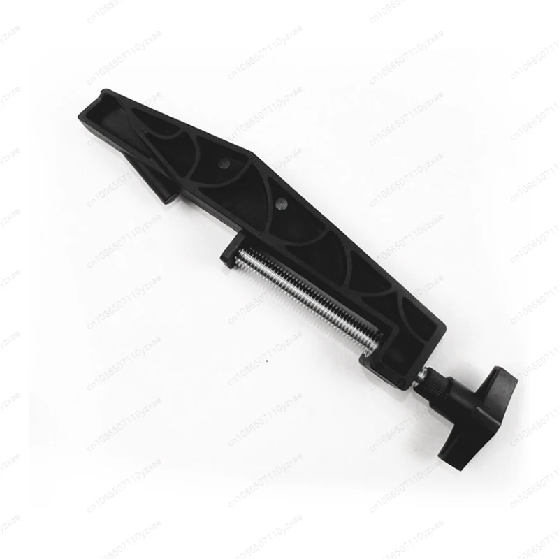 Oblique hole fixed pull clip, plastic fixture, special for opening oblique hole on wood board