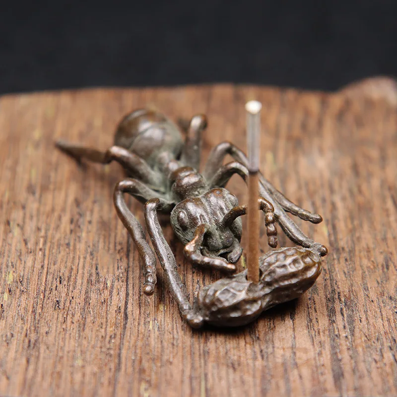 Antique Copper Ant Holding Peanut Figurine Miniature Desk Ornament Creative Animal Incense Holder Lucky Decor Crafts Accessories