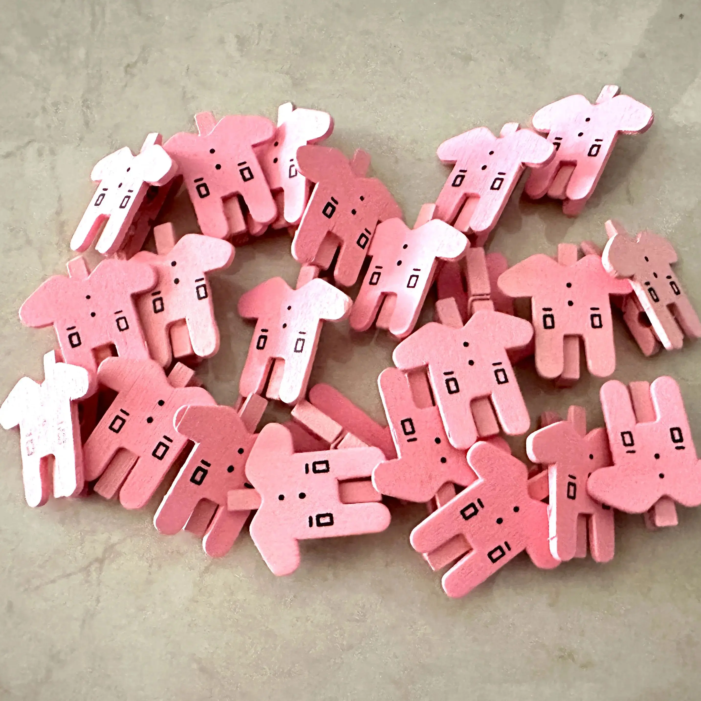 

100pcs Pink Wooden Paper Pegs,Baby Dressing Pendant Photo Clips,Pin Clothespin Crafts for Wedding Party Gift Favor Decoration