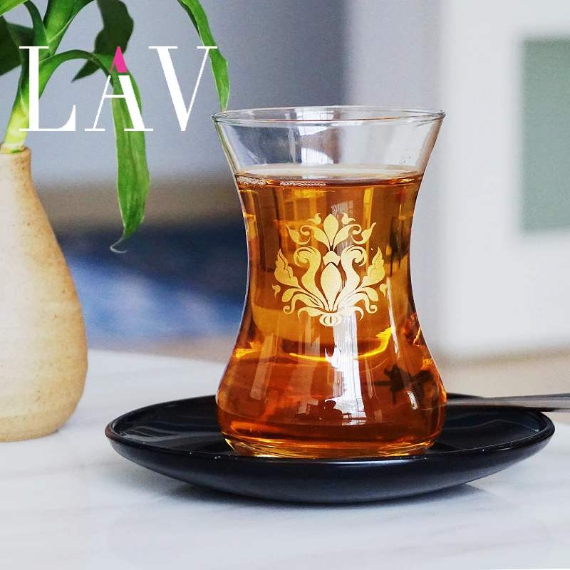 Taza de té negra de tulipán y flor dorada clásica, juego de vidrio creativo, juego de té, taza de bebida caliente con plato para uso doméstico