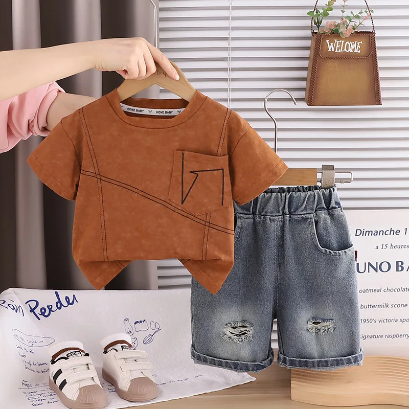 キッズサマー服-2026-新作幼児男の子服-0-5歳-不規則ポケット半袖tシャツとデニムショートパンツ-2点セット