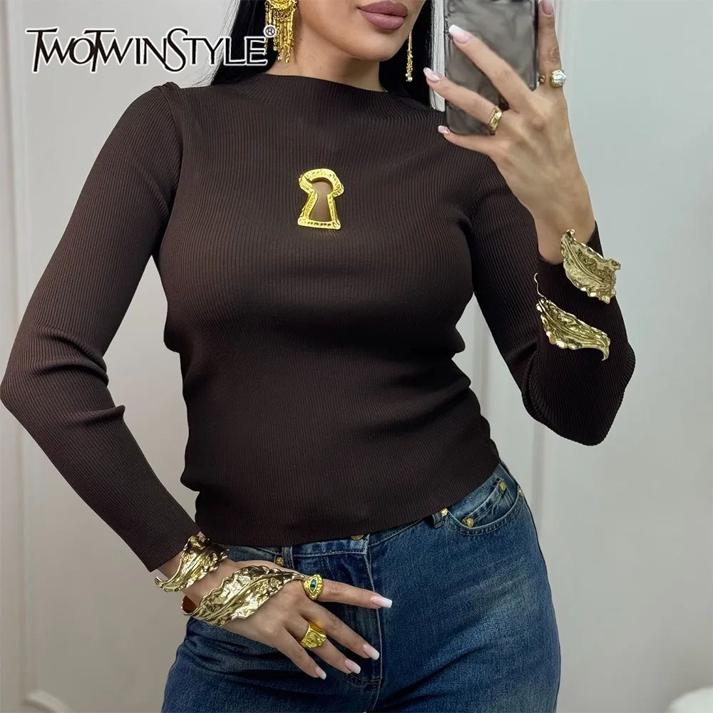 

TWOTWINSTYLE однотонный шикарный свитер с металлической пряжкой женский с круглым вырезом и длинным рукавом для похудения повседневные ленивые женские свитера модные новые
