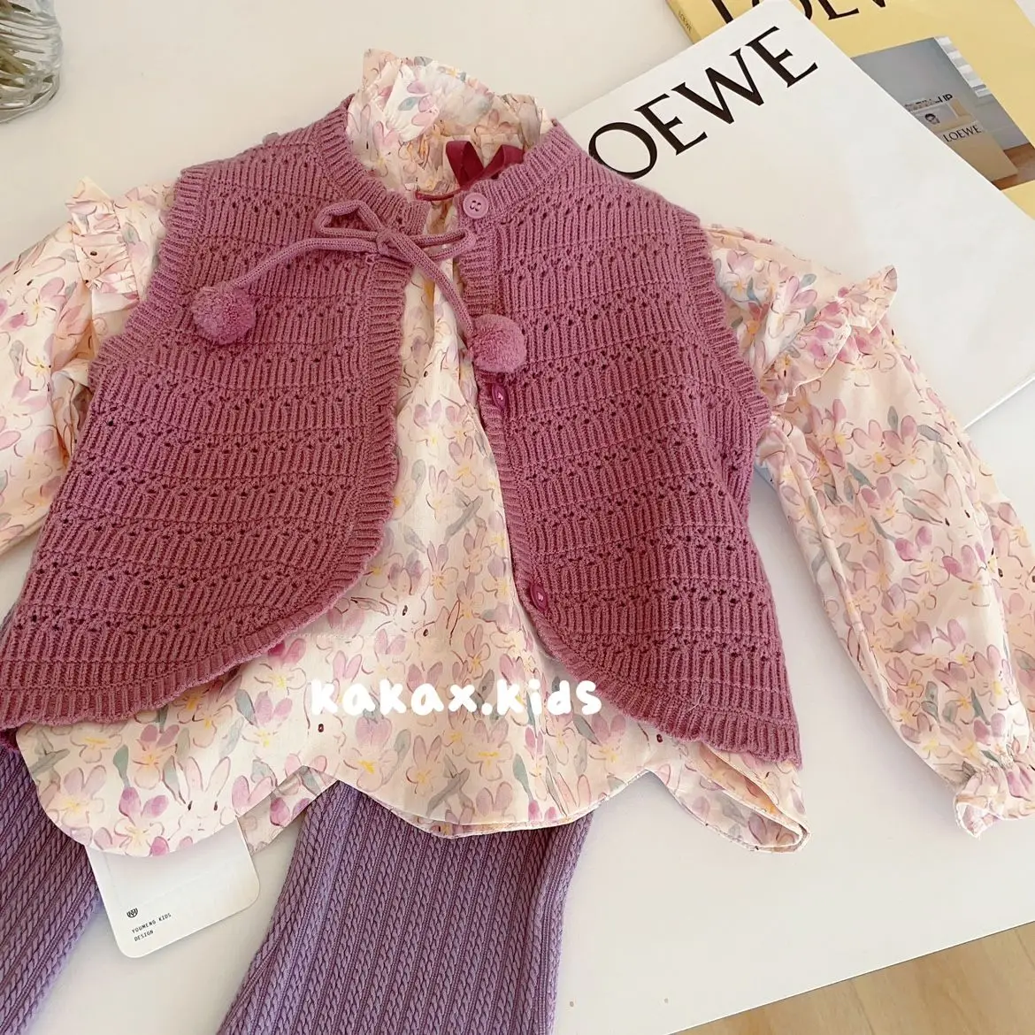 2023 Vests New Cotton Girls Lovely Knitting Sleeveless Childrens Clothing Hollowed Out Button Sweet Lovely Soild vest kids boys