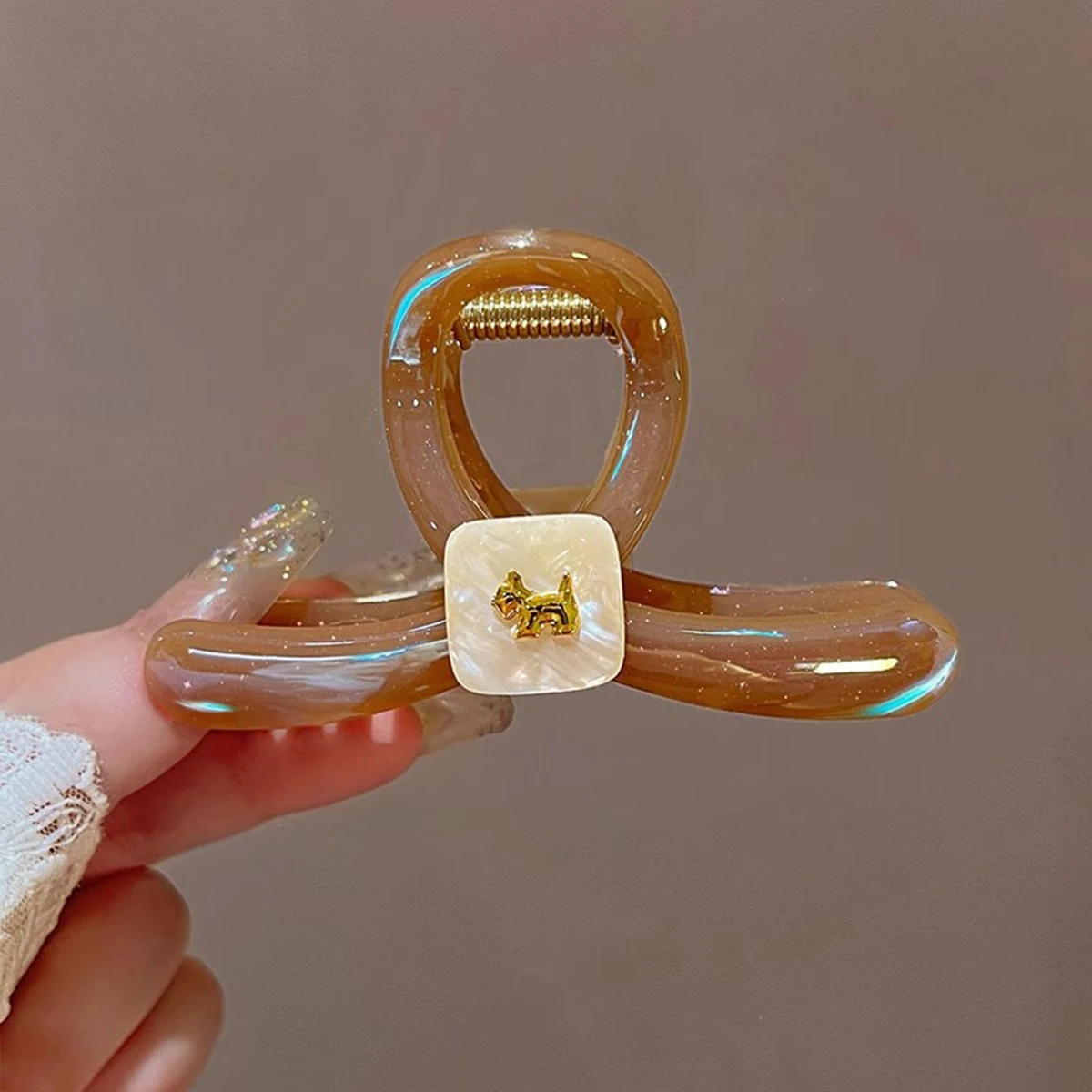 1 قطعة الراقية غرامة فلاش التدرج الذهبي التسمية الكلب نصف مربوط الشعر انتزاع زخرفة الشعر على الجزء الخلفي من رئيس القرش كليب 2025