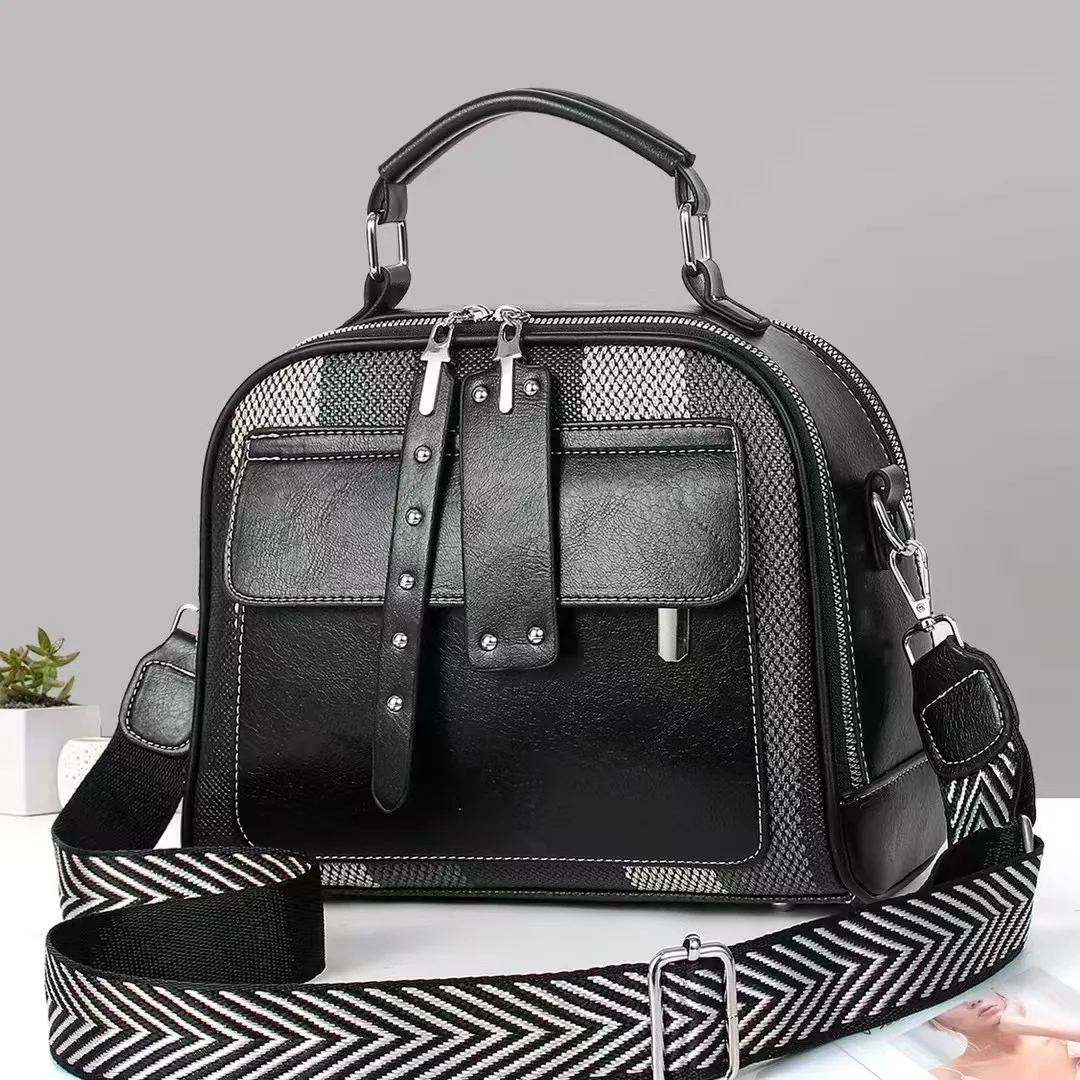 

Large Capacity Women's Crossbody Bag New Minimalist Handbag Grand and Versatile for Daily Use Classic Casual Small Square Bag