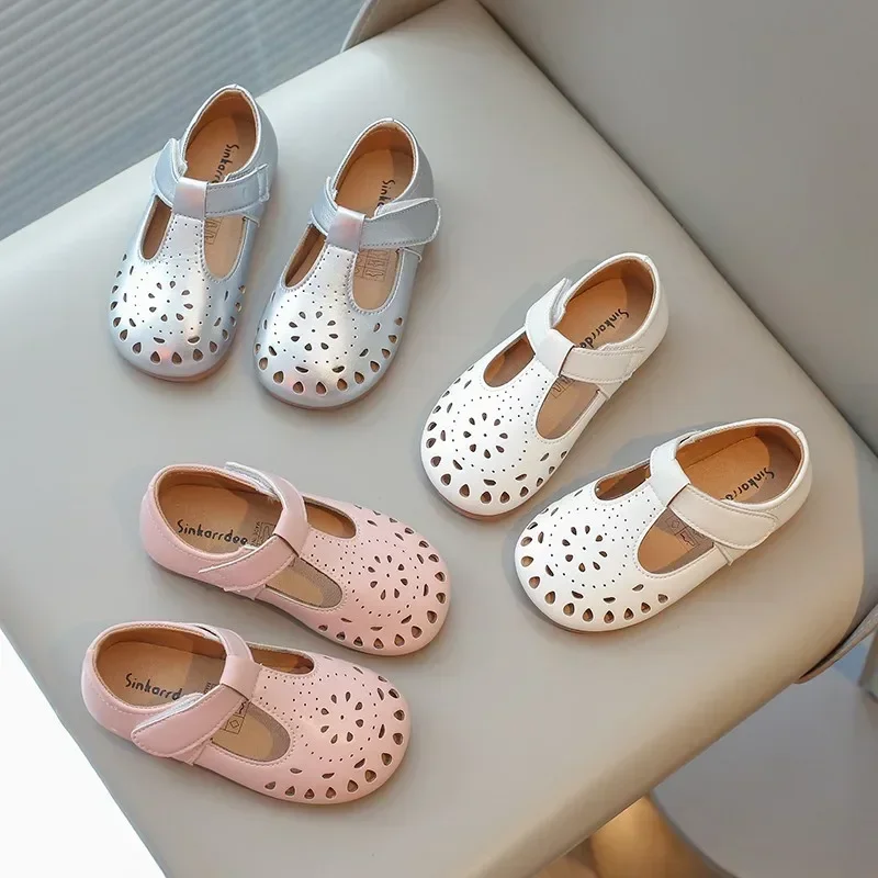 

2025 Spring Summer Girls Casual Shoes Hollow Cut-outs Princess Sweet Soft Kids Leather Shoes T-strap Children Flats for Wedding