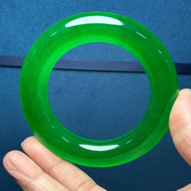 

Ice Crystal Clear Quartzite Jade Green Round Bar Bracelet