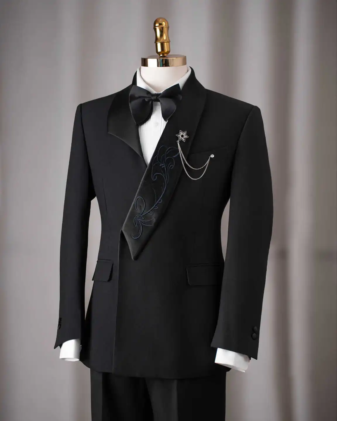 Elegant Embroidered Men 2 Piece Suit Shawl Lapel Jacket Pants Wedding Suit For Groom Business Banquet Party Occasion Customized