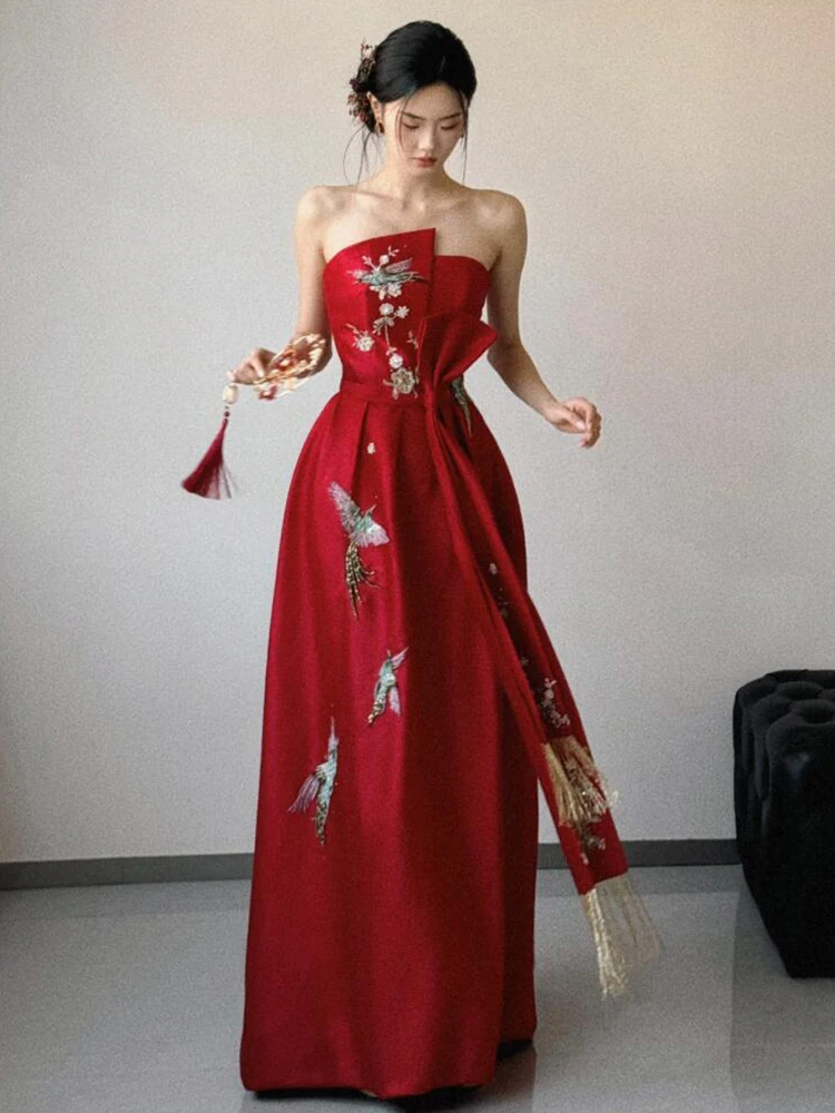 ชุดคลุมเจ้าสาวสีแดงแบบจีนใหม่สำหรับผู้หญิง พร้อมสายรัดเอว ชุดราตรียาวสำหรับงานเลี้ยงฉลองวันครบรอบแต่งงาน