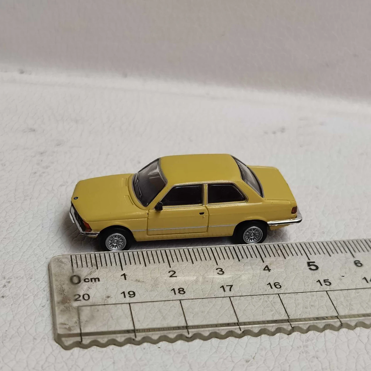 1:87 Ho 3 Series 323i Plastic Car Simulation Vehicle Model Toy Ornament Collectible Gifts