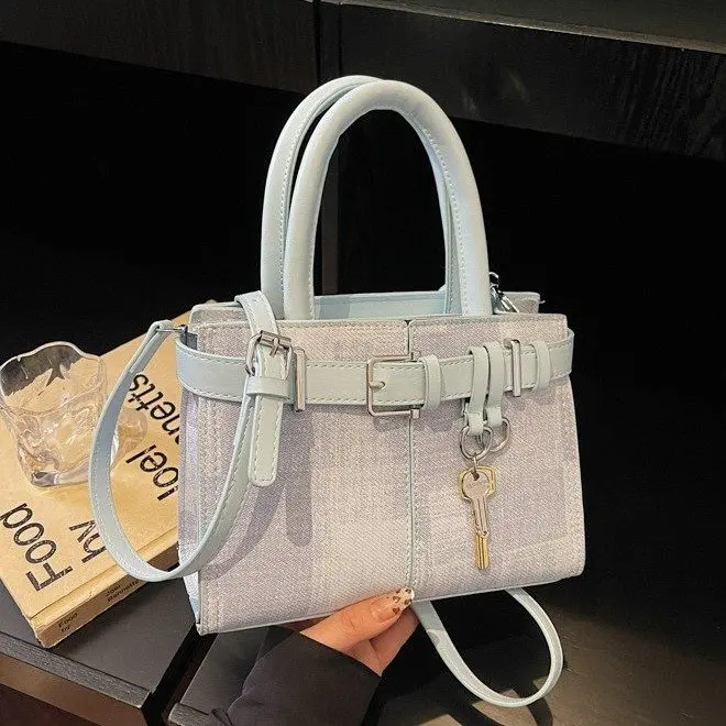 

2026 New Locomotive Trendy Cool Small Bag Female Fashion Spice Girl Portable Small Square Bag Summer Premium Messenger Bag