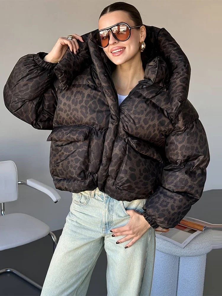 

Chic Leopard Hooded Puffy Cotton Jacket Women Stand Collar Zipper Pockets Short Coats 2025 Winter New Loose Lady Warm Outerwear