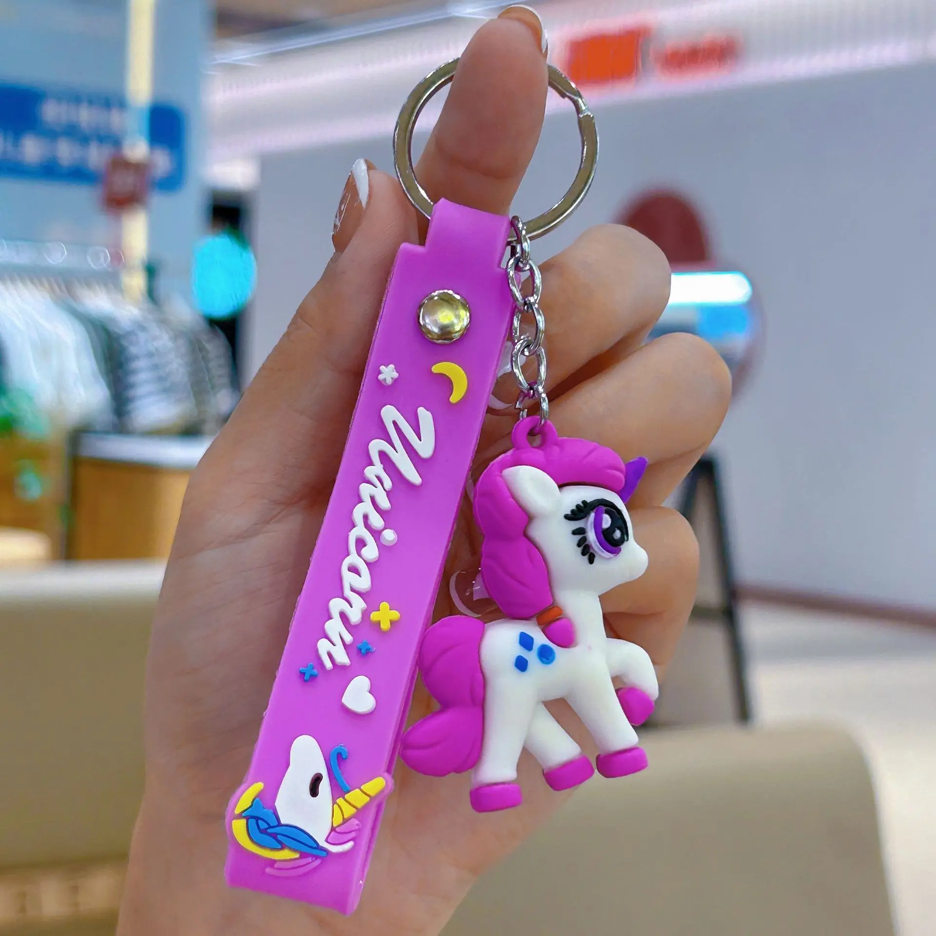لطيف اللون الحصان يونيكورن المفاتيح كاواي الرجال والنساء أكياس السيارات قلادة للأطفال هدايا كيرينغ الهدايا بالجملة