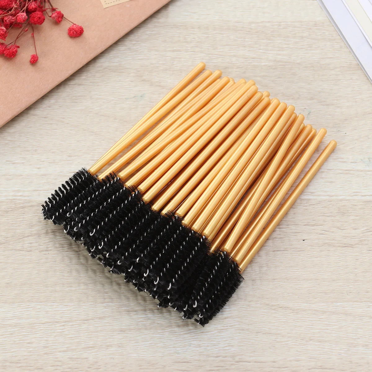 50 Stuks Wegwerp Wimper Mascara Wand Applicator Gekleurde Make-Up Portable Wimper Volume (Gouden Staaf, Zwarte Borstel)