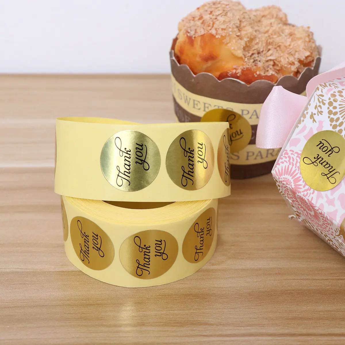 

1 Roll Decorative Round Label Stickers 6.8x3cm Golden Thank You Handmade with Love for Bakery Cookie Bags Candy Packaging Gift