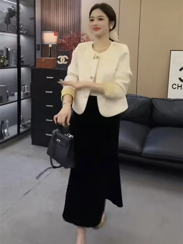 2025 가을/겨울 신상 패션 라이트 럭셔리 하이엔드 신중국풍 라운드넥 코트+벨벳 하프 스커트 세트 여성용