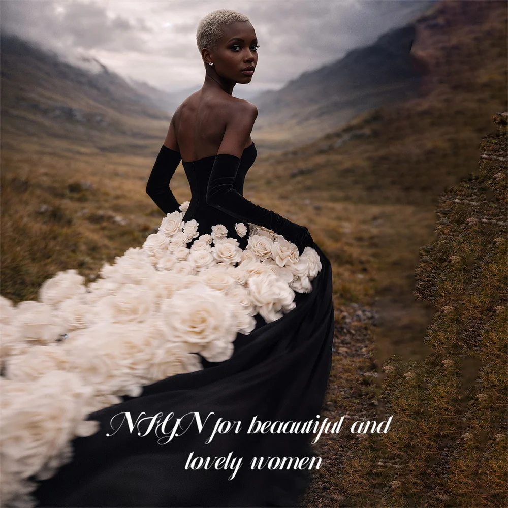 NFYN Black and White Prom Dresses Strapless Sleeveless Celebrity Dress with 3D Flowers A Line Evening Dress Modest Customized