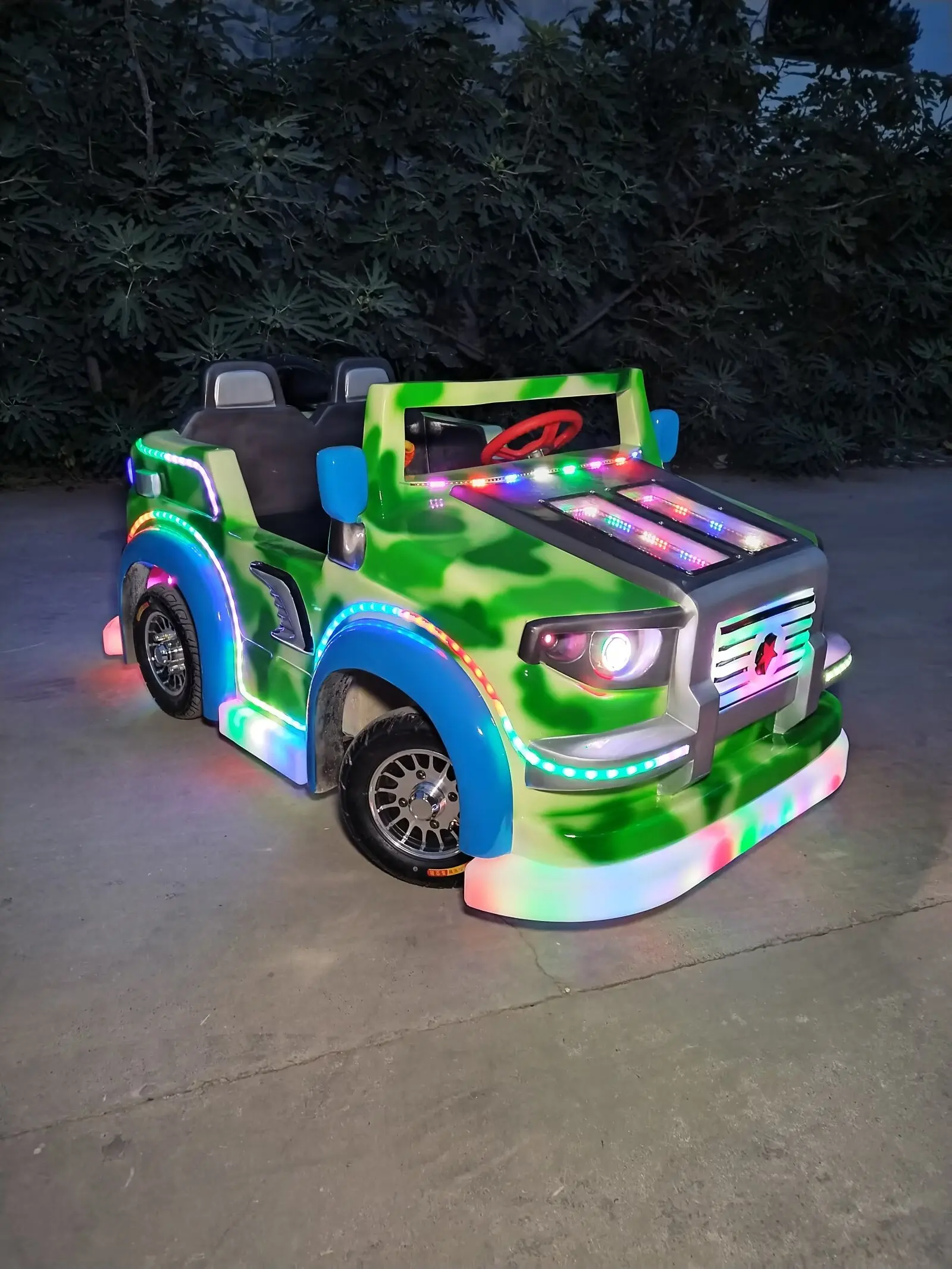 Directe fabrieksverkoop Educatieve binnenauto Kinderspellen Hot Sales Amusement Themapark voor de kleuterschool Tuin Gemaakt van glasvezel