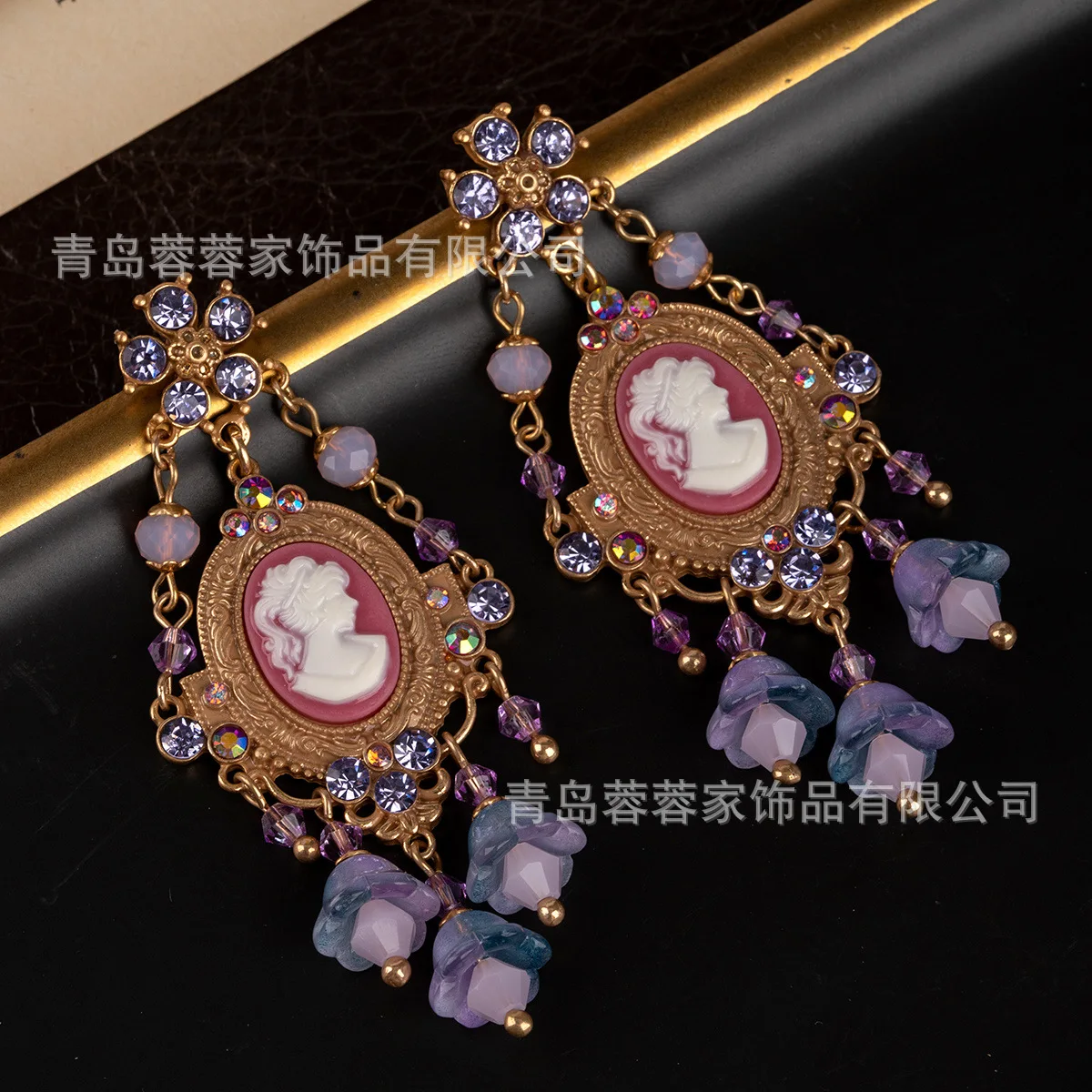 Retro Relief Portrait Gold Earrings Medieval Heavy Industry Retro New Earrings