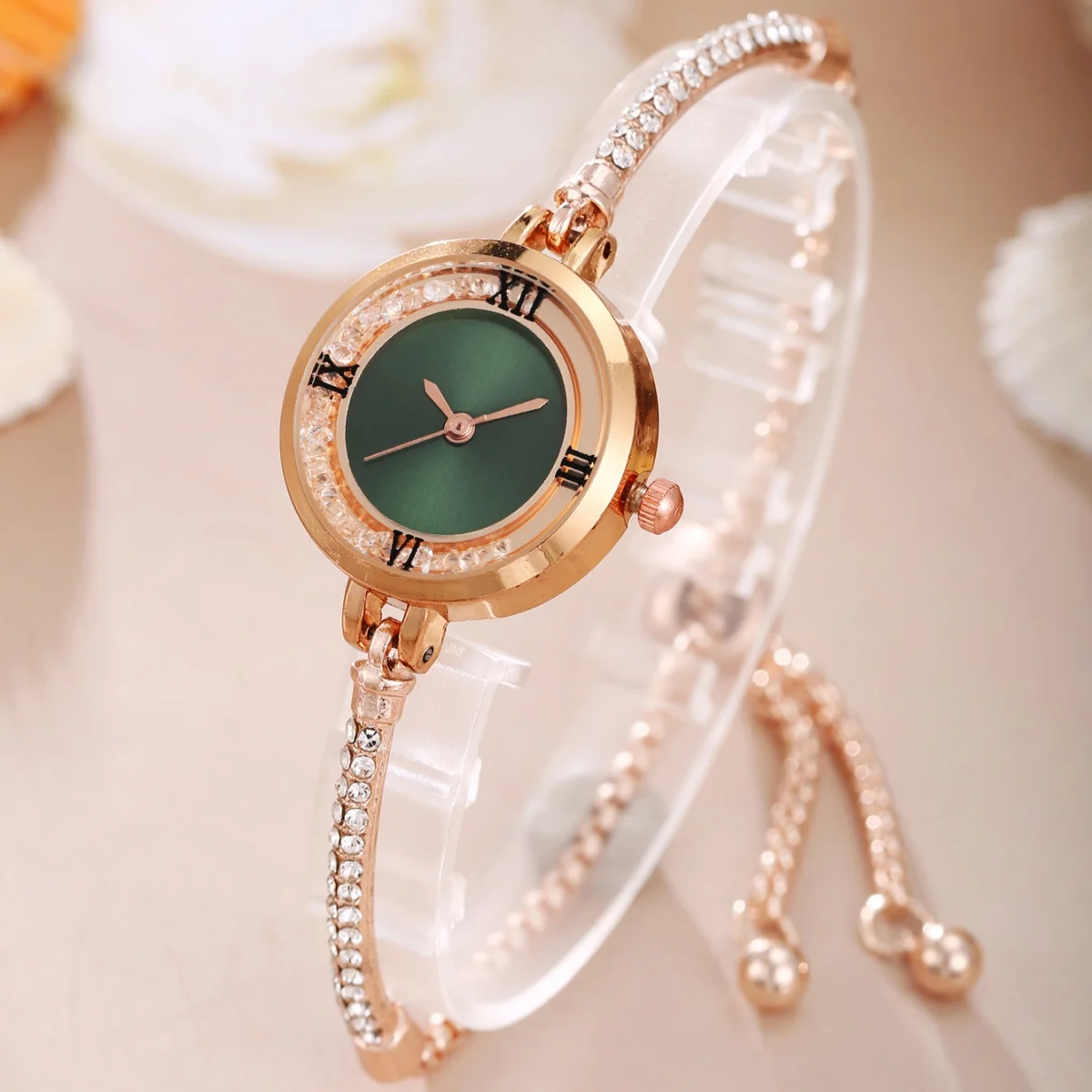 The latest style of women\'s fashionable minimalist, small and cute quartz bracelet watch